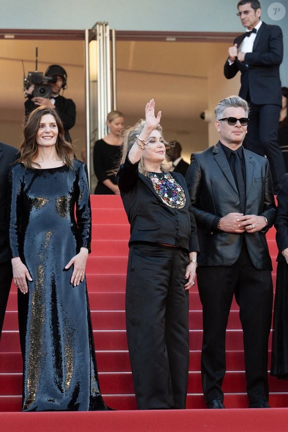 2024, Benjamin Biolay retrouvait son ex Chiara Mastroiani et son ex-belle-mère Catherine Deneuve pour le tapis rouge du film "Marcello Mio".

Benjamin Biolay, Catherine Deneuve et Chiara Mastroiani assistent au tapis rouge Marcello Mio lors de la 77e édition du Festival de Cannes au Palais des Festivals le 21 mai 2024 à Cannes, France. Photo de' David Niviere/ABACAPRESS.COM