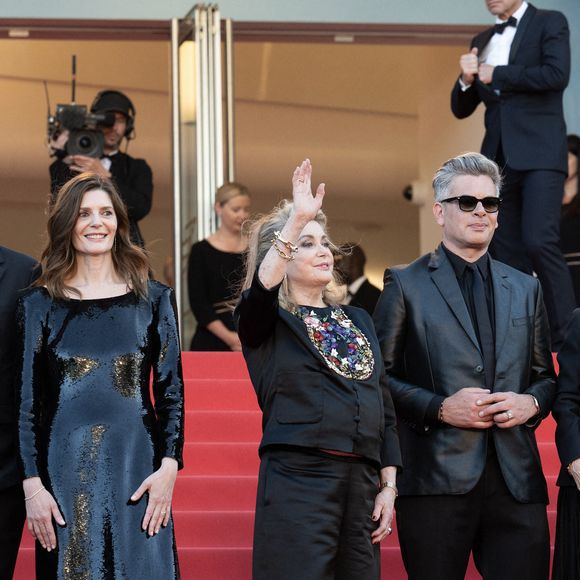 2024, Benjamin Biolay retrouvait son ex Chiara Mastroiani et son ex-belle-mère Catherine Deneuve pour le tapis rouge du film "Marcello Mio".

Benjamin Biolay, Catherine Deneuve et Chiara Mastroiani assistent au tapis rouge Marcello Mio lors de la 77e édition du Festival de Cannes au Palais des Festivals le 21 mai 2024 à Cannes, France. Photo de' David Niviere/ABACAPRESS.COM