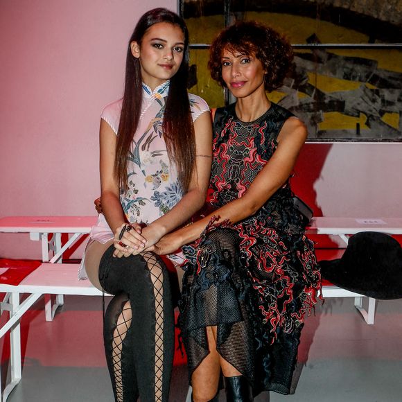 Exclusif - Sonia Rolland et sa fille Tess Rolland-Rocancourt - Font Row du défilé Vivienne Tam mode femme automne / hiver 2024-2025 lors de la Fashion Week de Paris (PFW), au palais de Tokyo, France, le 2 mars 2024. © Christophe Clovis/Bestimage