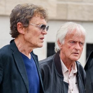 Il explique même avoir été recalé avec son compagnon alors qu'ils souhaitaient participer à une célèbre émission de télévision. 

Dave et son compagnon Patrick Loiseau - Sortie des obsèques de l'auteure-compositrice-interprète et actrice française Françoise Hardy au crématorium du cimetière du Père-Lachaise à Paris, France