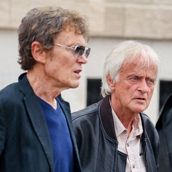 Il explique même avoir été recalé avec son compagnon alors qu'ils souhaitaient participer à une célèbre émission de télévision. 

Dave et son compagnon Patrick Loiseau - Sortie des obsèques de l'auteure-compositrice-interprète et actrice française Françoise Hardy au crématorium du cimetière du Père-Lachaise à Paris, France