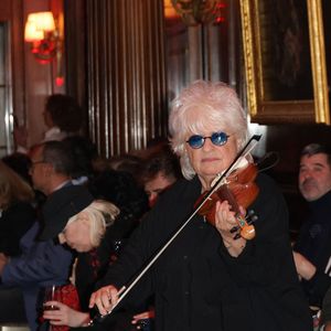 Catherine Lara a également ajouté qu'Ambre avait été "magistrale".

Exclusif - Catherine Lara au défilé rétrospectif Nathalie Garçon à Paris, le 19 novembre 2024.

Photo : Coadic Guirec / Bestimage