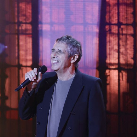 Exclusif - Julien Clerc lors de l'enregistrement de l’émission La Grande Fête de Carcassonne, diffusée le samedi 6 septembre à 21.10 sur France 2, dans la Cité Médiévale de Carcassonne, France, le 24 juin 2025. © Jack Tribeca/Bestimage