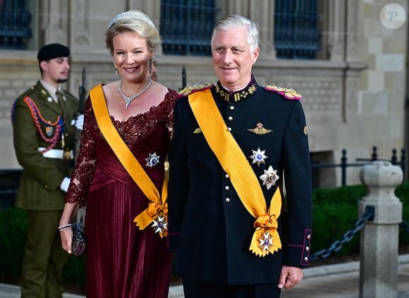 Le roi Philippe et la reine Mathilde de Belgique aux arrivées du dîner de gala des célébrations du changement de trône au Palais grand-ducal du Luxembourg, le 3 octobre 2025. © Christian Liewig/Bestimage