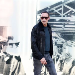Anthony Delon - I.Huppert a dirigé le tournage de la reproduction du film documentaire muet de 1895 par le regretté cinéaste français Louis Lumière « La Sortie de l'usine Lumière à Lyon » dans le cadre de la 16ème édition du Festival Lumière de Lyon, France, le 19 octobre 2024. © Dominique Jacovides/Bestimage