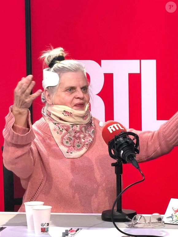 Elle évoque ainsi le déroulé de l'accident.

Isabelle Nanty réapparaît sur RTL auprès de Marc-Olivier Fogiel après son accident.