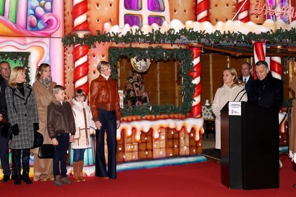 La princesse Charlene de Monaco avec ses enfants, le prince héréditaire Jacques et la princesse Gabriella, a Inauguré le traditionnel Marché de Noël de Monaco, le 6 décembre 2024. Ils étaient accompagné par le nouveau ministre d'Etat de la Principauté © JC VINAJ / Pool Monaco / Bestimage