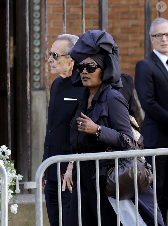 Jacky Ickx et sa femme Khadja Nin - Arrivées aux obsèques de Nadia Farès en l'église Saint-Jean-de-Montmartre à Paris, le 24 avril 2026. N.Farès est décédée le 17 avril 2026 quelques jours après un "incident cardiaque" survenu le 12 avril 2026 dans la piscine du complexe sportif, Blanche (9ème).