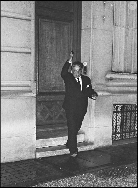 Il est décédé le 15 mars 1975 à l'âge de 69 ans, soit il y a déjà 50 ans

Archives - Aristote Onassis sortant de chez lui avenue Foch à Paris en 1970.
Crédit : AGENCE / BESTIMAGE
