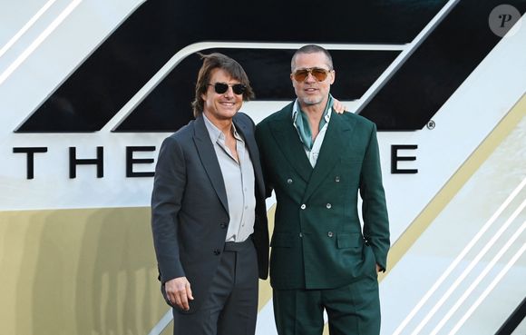 Brad Pitt et Tom Cruise à la première européenne du film F1 au Cineworld de Leicester Square à Londres, Royaume Uni, le 23 juin 2025. © Justin Goff/GoffPhotos/Bestimage