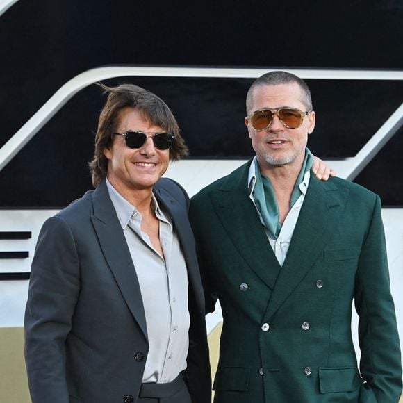 Brad Pitt et Tom Cruise à la première européenne du film F1 au Cineworld de Leicester Square à Londres, Royaume Uni, le 23 juin 2025. © Justin Goff/GoffPhotos/Bestimage