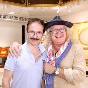 Exclusif - Pierre-Jean Chalençon et Elie de Rothschild Jr. - Exposition de la collection de Pierre-Jean Chalençon pour la vente "Napoléon: Une collection historique" chez Sotheby's à Paris le 19 juin 2025.
C'est le styliste Jean-Charles de Castelbajac, qui a apporté sa touche colorée à la vitrine de la vente du 25 juin, consacrée aux objets provenant du trésor de Pierre-Jean Chalençon, l'un des plus grands collectionneurs privés d'objets napoléoniens au monde. © Cédric Perrin/Bestimage