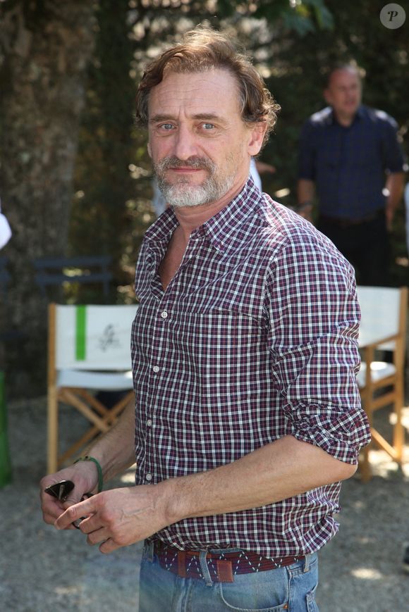 Jean-Paul Rouve assiste au Photocall du film Je voudrais que quelqu'un m'attende quelque part dans le cadre du 12e Festival du film d'Angoulême à Angoulême, France, le 24 août 2019. Photo by Jerome Domine/ABACAPRESS.COM