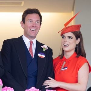 Le compte officiel de la famille royale a également annoncé la naissance et précisé que le roi Charles III ainsi que les autres membres de la famille avaient été informés.

La princesse Eugenie d'York et son mari Jack Brooksbank lors de la cinquième et dernière journée des courses hippiques de Royal Ascot, à Ascot (Berkshire, Royaume-Uni), le 21 juin 2025.

© GOFF  / BESTIMAGE