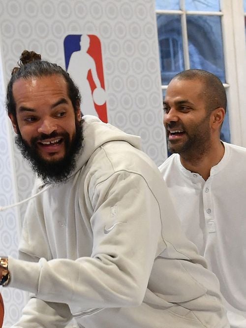Tony Parker ouvre les portes de sa propriété près de Lyon : Joakim Noah n'en revient pas de ce qu'il découvre sous terre
