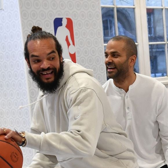 Joakim Noah a filmé sa visite de la maison de Tony Parker, à Charly, près de Lyon.

Joakim Noah et Tony Parker - People au Club House NBA pour un match exhibition entre Tony Parker, Joakim Noah, Charles Leclerc, Pierre Gasly et Darko Peric à Paris. © Veeren/Bestimage