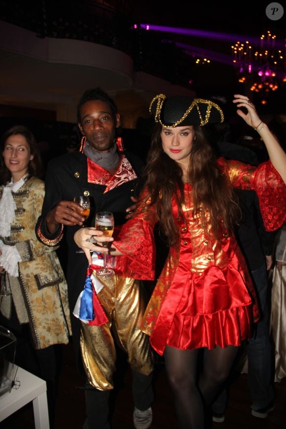 Julien Voulzy (le fils de Laurent Voulzy) et une amie - Soirée "Le grand Bal costumé des Princesses" organisée par Dan Marie Rouyer à la salle Wagram à Paris, le 7 novembre 2015. © Baldini/Bestimage