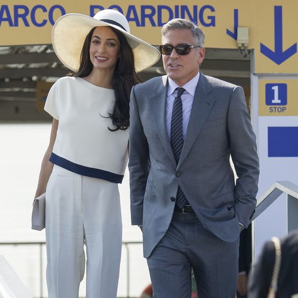 George Clooney et sa femme Amal Alamuddin quittent Venise, le 29 septembre 2014 après leur mariage. Crédit Sgp / Bestimage