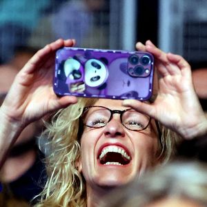 Pour Alexandra Lamy, faire quelque chose de ses mains loin des tapis rouges est un équilibre indispensable à sa vie.


Exclusif - Projection du court métrage "Allez ma Fille" réalisé par C.Jouannet lors du 27éme Festival International du Film de Comédie de l'Alpe d'Huez, le 17 janvier 2024. 

© Dominique Jacovides / Bestimage