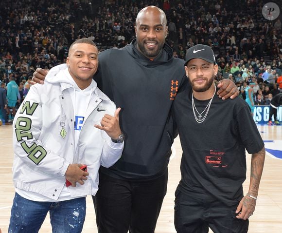 “Je crois qu’aujourd’hui il est dans le creux de la vague, après, comme tout sportif, il va rebondir”, indique Teddy Riner

Kylian Mbappé , Teddy Riner et Neymar   au match de NBA Game Paris 2020 entre les Bucks de Milwaukee et les Charlotte Hornet à l'AccorHotels Arena à Paris le 24 janvier 2020. © Veeren / Bestimage