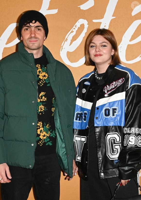 Florian Rossi et sa compagne Louane Emera à l'avant-première du film "Cet été-là" au cinéma Pathé Wepler à Paris le 3 janvier 2022. © Coadic Guirec/Bestimage