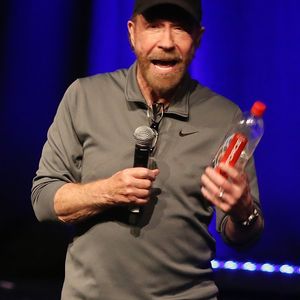 Chuck Norris fait la promotion de l'eau CForce lors du "Supanova Comic Con and Gaming Expo" au centre de convention de Perth en Australie, le 23 juin 2018.
Backgrid Australia / Bestimage