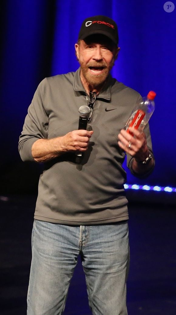 Chuck Norris fait la promotion de l'eau CForce lors du "Supanova Comic Con and Gaming Expo" au centre de convention de Perth en Australie, le 23 juin 2018.
Backgrid Australia / Bestimage