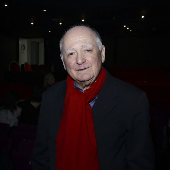 Exclusif - Claude Lemesle - Michel Fugain et Véronique Sanson se décorent mutuellement de l'Ordre des Arts et des Lettre à l'occasion du concert de Michel Fugain et de sa femme Sanda à Bobino, Paris le 27 janvier 2025.
Michel Fugain, icône de la chanson française, a célébré en 2024 ses 60 ans de carrière avec un nouvel album intitulé La Vie, l'Amour, etc....
Pour marquer cet événement, il a entamé une tournée exceptionnelle qui passera par plusieurs scènes parisiennes en 2025.
À Paris, il se produira à Bobino les lundis 13, 20 et 27 janvier, ainsi que le 3 février 2025, à 20h30. Ce spectacle, également nommé La Vie, l'Amour, etc..., propose un voyage musical à travers ses plus grands succès. Chaque chanson, portée par une interprétation pleine de générosité, promet de raviver des souvenirs et d’émouvoir le public. © Jack Tribeca / Bestimage