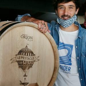 Exclusif - Prix spécial - No web - Jérémy Frerot ouvre son restaurant, le Pestacle, au port de La Teste.

© Patrick Bernard / Bestimage