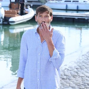 Les deux acteurs de Plus Belle La Vie semblent actuellement se trouver en Guadeloupe.


Laurent Kerusoré lors du photocall du 'Plus belle vie, encore plus belle' lors du 27ème Festival de la Fiction de la Rochelle, France, le 19 septembre 2025. © Denis Guignebourg/Bestimage