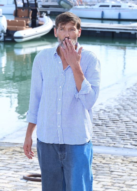 Les deux acteurs de Plus Belle La Vie semblent actuellement se trouver en Guadeloupe.


Laurent Kerusoré lors du photocall du 'Plus belle vie, encore plus belle' lors du 27ème Festival de la Fiction de la Rochelle, France, le 19 septembre 2025. © Denis Guignebourg/Bestimage