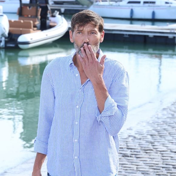 Les deux acteurs de Plus Belle La Vie semblent actuellement se trouver en Guadeloupe.


Laurent Kerusoré lors du photocall du 'Plus belle vie, encore plus belle' lors du 27ème Festival de la Fiction de la Rochelle, France, le 19 septembre 2025. © Denis Guignebourg/Bestimage