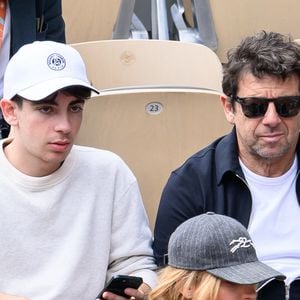 Malgrè les plaintes qui visent son père Patrick Brue, Léon Hesby vient de célébrer une grande victoire. 

Patrick Bruel et son fils Léon assistent au tournoi de Roland-Garros 2024, le 5 juin 2024 à Paris, en France. Photo : © Laurent Zabulon/abacapress.com
