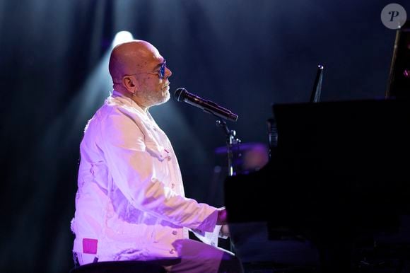 Pascal Obispo au concert du gala des 20 ans de la fondation Recherche Alzheimer "2 générations chantent pour la 3ème" à l'Olympia à Paris le 18 mars 2024.

© Cyril Moreau / Bestimage