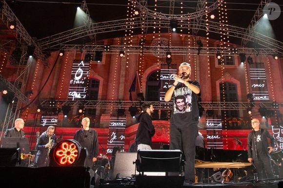BuigFlo et Oli (Florian et Olivio Ordonez) lors du grand concert hommage au poète chanteur Claude Nougaro organisé par la mairie de Toulouse en partenariat avec France Bleu Occitanie et France 3 Occitanie, sur la place du Capitole à Toulouse, France, le 8 septembre 2024. © Frédéric Maligne/Bestimage
