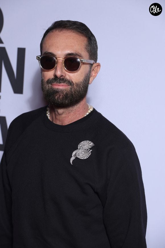 Une séparation à l'amiable qui permet au flamboyant styliste italien de reprendre le contrôle total de sa marque.

Giambattista Valli - People au photocall de la soirée "GQ Men of the Year awards 2024" à l'hôtel Plaza à Paris. Le 20 novembre 2024
© Denis Guignebourg / Bestimage