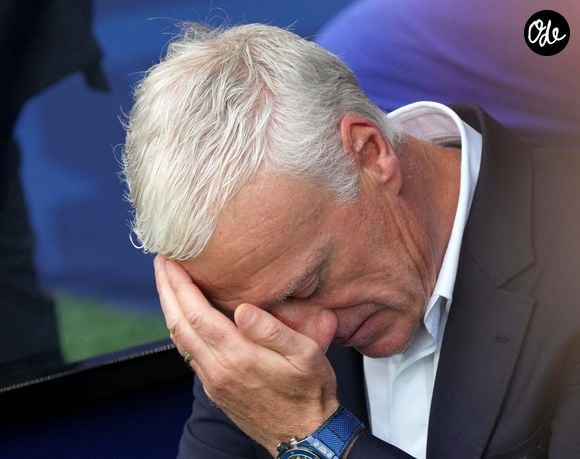Le président de la Fédération française de football a également dénoncé la caricature de "Charlie Hebdo", qu'il juge "irrespectueuse et indécente".

Le sélectionneur français Didier Deschamps lors du match de football de la Coupe du monde 2026, groupe I'opposant la France à l'Irak au Lincoln Financial Field de Philadelphie, en Pennsylvanie, aux États-Unis, le 22 juin 2026. 

Photo de Gent Shkullaku/ZUMA Press Wire/ABACAPRESS.COM)