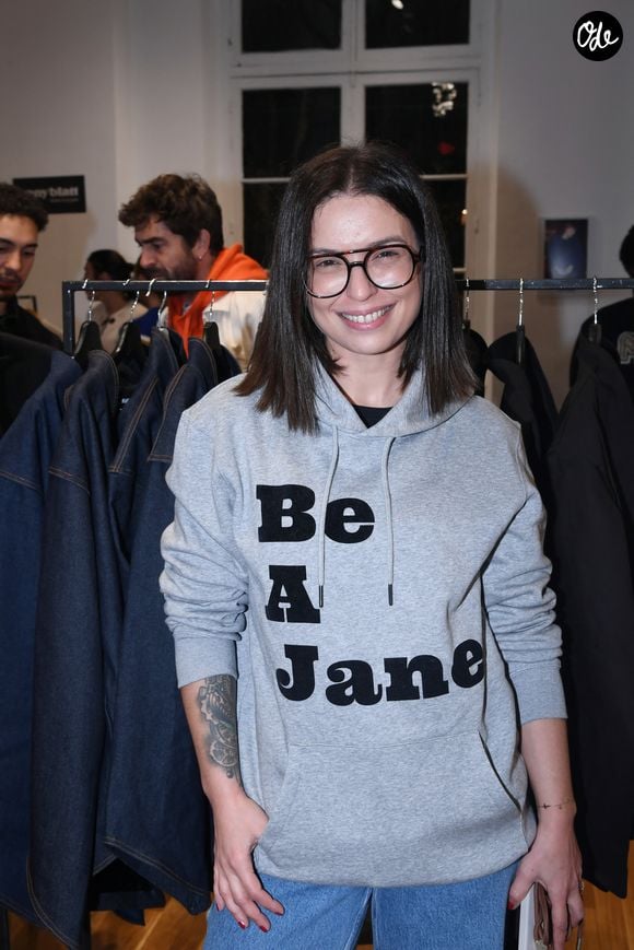 Une demande que l'adolescente de 16 ans a catégoriquement refusé, ne souhaitant aucune reprise de contact.

Lucie Bernardoni - Photocall du pop up store influence à Paris le 12 octobre 2025. 

© Florent Lavieille - Rachid Bellak / Bestimage