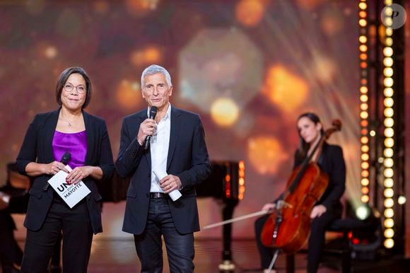 Exclusif - Karine Baste et Nagui sur le plateau de l’émission “Unis pour Mayotte” diffusée en direct sur France 2, qui a permis de récolter plus de 5 millions de dons le 17 décembre 2024.
© Pierre Perusseau / Bestimage