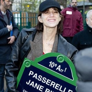Charlotte Gainsbourg - Inauguration de la passerelle Jane Birkin devant les 41-43 quai de Valmy à Paris le 13 décembre 2025.
© Cyril Moreau / Bestimage