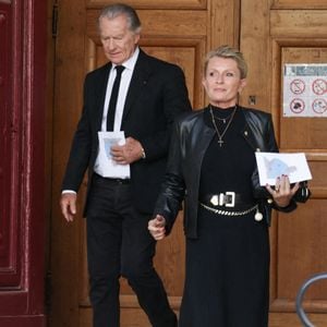 L'animatrice est particulièrement séduite par les paysages vallonnés et le littoral qui lui rappellent l'Irlande.
William Lemeyrgie et sa compagne Sophie Davant assistent aux obsèques de Philippe Labro à l'église Saint Germain des Prés à Paris, France, le 13 juin 2025. Philippe Labro, journaliste, auteur, réalisateur et compositeur prolifique, est décédé à l'âge de 88 ans des suites d'un cancer le 4 juin. Photo by Nasser Berzane/ABACAPRESS.COM