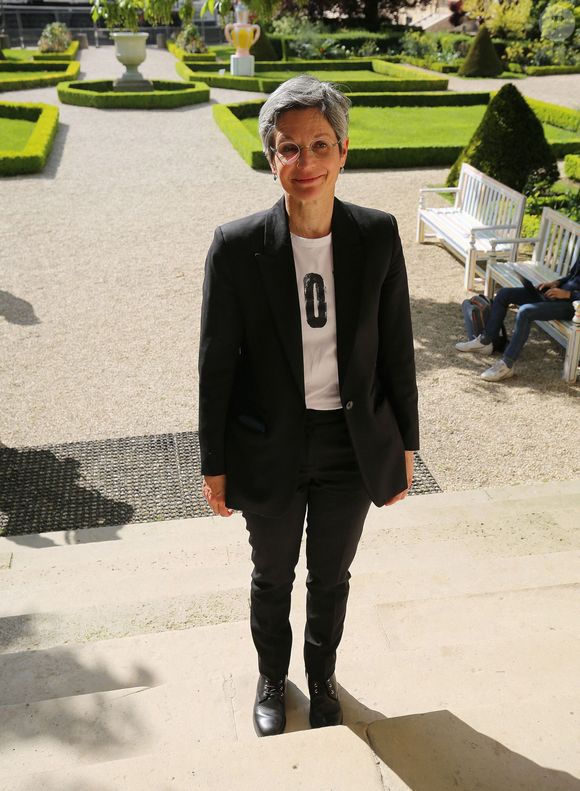 Sandrine Rousseau, députée EELV, dans les jardins de l'assemblée nationale à Paris, le 2 mai 2023. Jonathan Rebboah / Panoramic / Bestimage