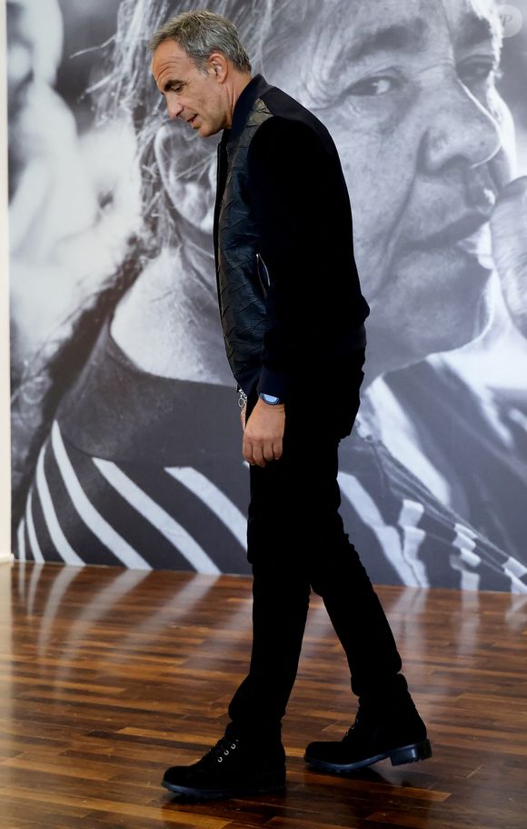 Nikos Aliagas - Vernissage de l'exposition "Les grands âges", photographies de Nikos Aliagas au musée de l'Homme à Paris le 7 avril 2026. © Dominique Jacovides/Bestimage