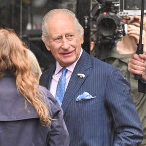 Mais depuis 2020, le palais de Buckingham fait sans Harry et Meghan après qu'ils ont décidé de renoncer à leurs devoirs royaux.

Le roi Charles III d'Angleterre III arrive pour une visite à South By Southwest London et Old Spitalfields Market à Londres, Angleterre. 

Backgrid UK/ Bestimage