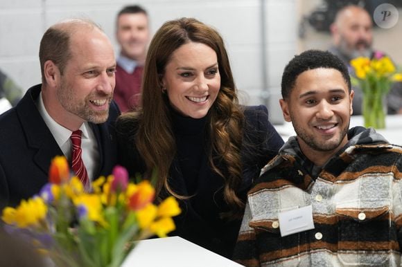 Le prince William, prince de Galles, et Catherine (Kate) Middleton, princesse de Galles, rencontrent des joueurs blessés, en marge du match du tournoi des Six Nations entre le Pays de Galles et l'Angleterre à Cardiff, le 15 mars 2025.
©Julien Burton / Bestimage