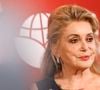 "Une invitée très spéciale chez Sapori d’Italia", a écrit le restaurant en légende d’une photo Instagram sur laquelle Catherine Deneuve prend la pose auprès d’un membre de l’équipe de l’établissement.

Catherine Deneuve au photocall de la soirée de charité de la Fondation Umbrella à l'hôtel Hyatt Regency de Düsseldorf, Allemagne, le 29 mai 2026. © Action Press/Bestimage