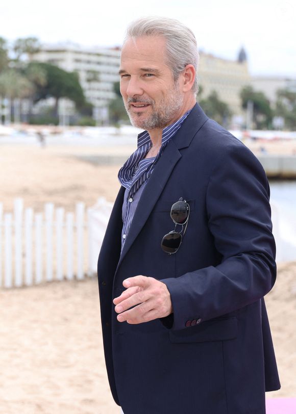Il incarne Florent

Fabrice Deville - Photocall de la série "Un si grand soleil" lors du 8ème festival CanneSeries à Cannes, le 27 avril 2025.
© Denis Guignebourg / Bestimage