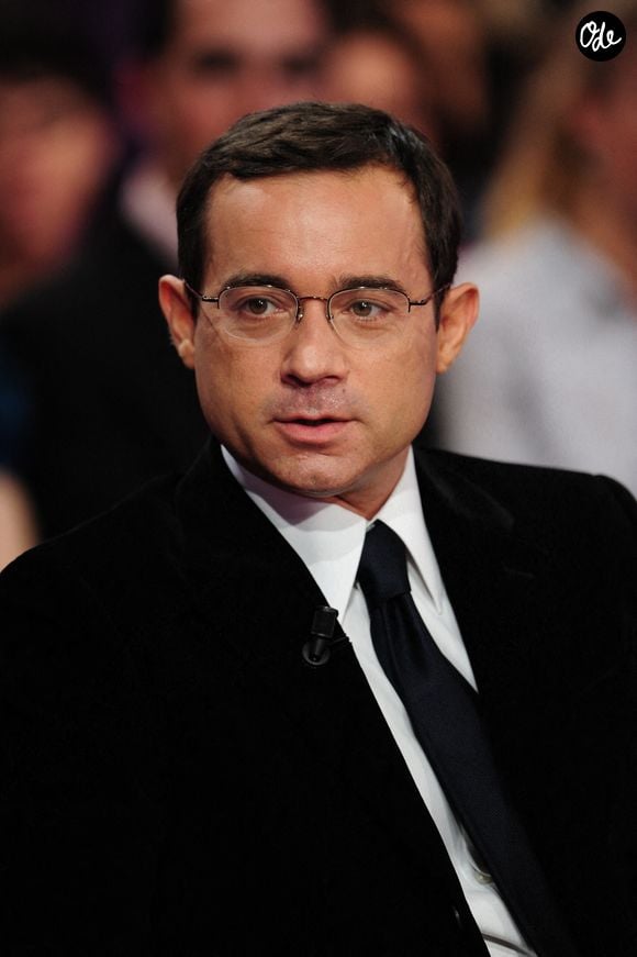Jean-Luc Delarue lors de l'enregistrement de l'émission "Vivement Dimanche" à Paris, en France, le 5 novembre 2008. Photo Max Colin/Abaca