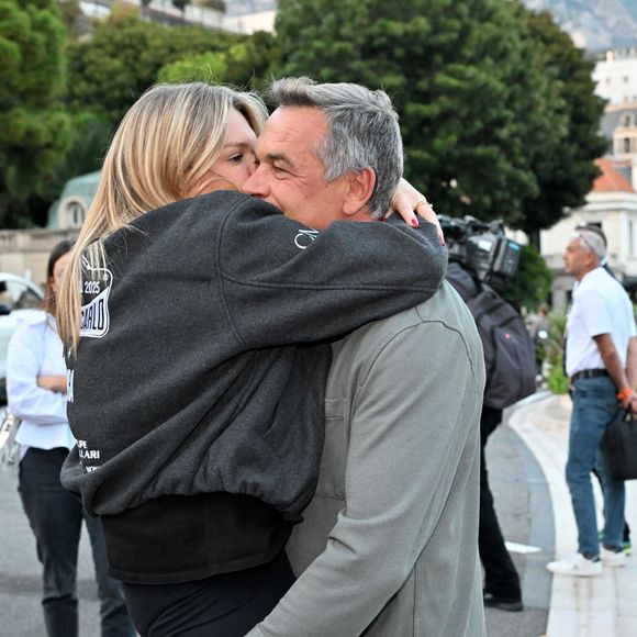 Camille Gottlieb, la fille de la princesse Stéphanie et de Jean Raymond Gottlieb, est au départ du 9ème E-Rallye de Monte-Carlo, en tant que co-pilote de son amie Margaux Grundstein au volant d'une volvo, sur la place du Casino à Monaco, le 15 octobre 2025. © Bruno Bebert / Bestimage