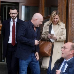 Sébastien Cauet et sa compagne Nathalie Dartois - Suspendu de l'antenne après une enquête pour viol, Sébastien Cauet réclame en justice son retour sur NRJ au tribunal de commerce de Paris, France, le 18 mars 2024. © Christiophe Clovis/Bestimage